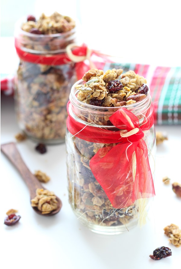 Irresistible gluten-free granola flavored with dried orange peel, cinnamon and ginger. Great to give as an edible gift or to keep all to yourself!! | #vegan #ediblegifts