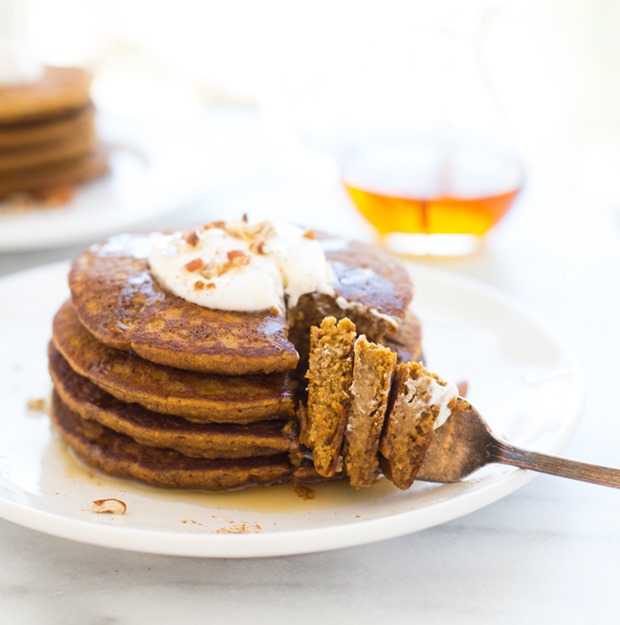 Gluten-free Pumpkin Pie Pancakes- tastes AMAZING and are made with healthy ingredients that will keep you full for hours! 