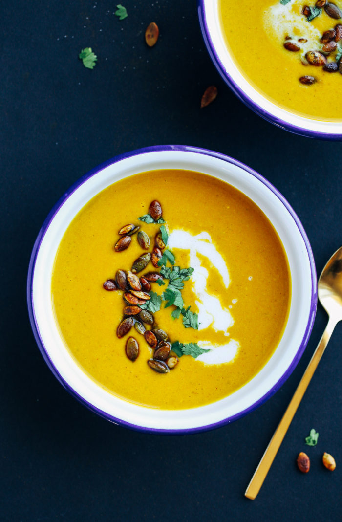 Easy Curried Pumpkin Soup- a simple fall-inspired soup that requires less than 10 ingredients and 30 minutes to make! (vegan + gluten-free)
