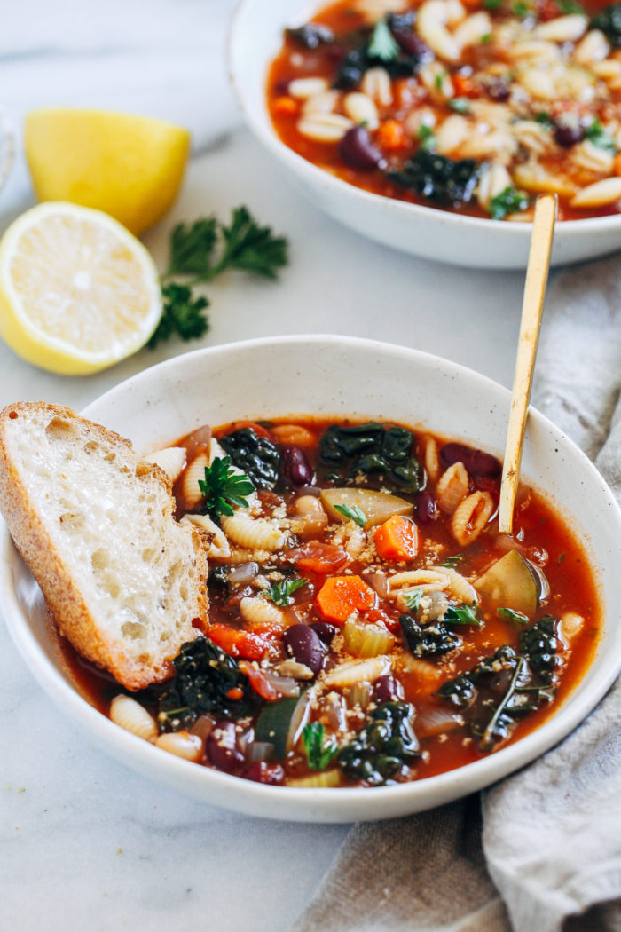Easy Vegetable Minestrone Soup- You won't miss the meat in this simple and satisfying vegetable minestrone soup. Made in just one pot, it's the perfect cure for a cold winter day.