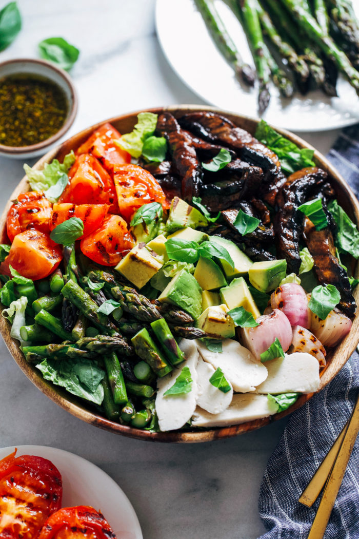 Grilled Vegetable Summer Salad- marinated and grilled portobello caps give this salad a delicious meaty texture that even carnivores will love! (plant-based, gluten-free)