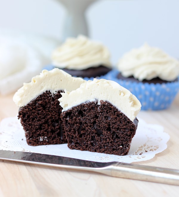 Dark Chocolate Quinoa Cupcakes with Vanilla Bean Icing (109)