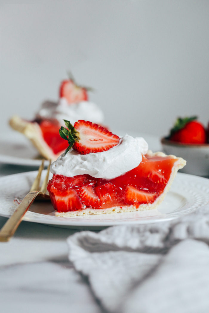 Easy Strawberry Pie- made with just 6 ingredients, this strawberry pie is the perfect light and refreshing treat for summertime! (vegan with gluten-free option)