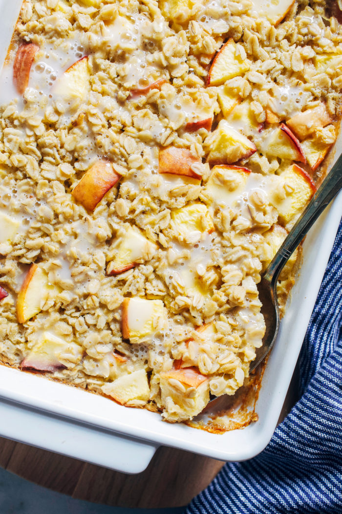 Peaches and Cream Baked Oatmeal- made with juicy peaches and dairy-free milk, this prep ahead breakfast will keep you full and satisfied for hours. Dairy-free and gluten-free with vegan option.