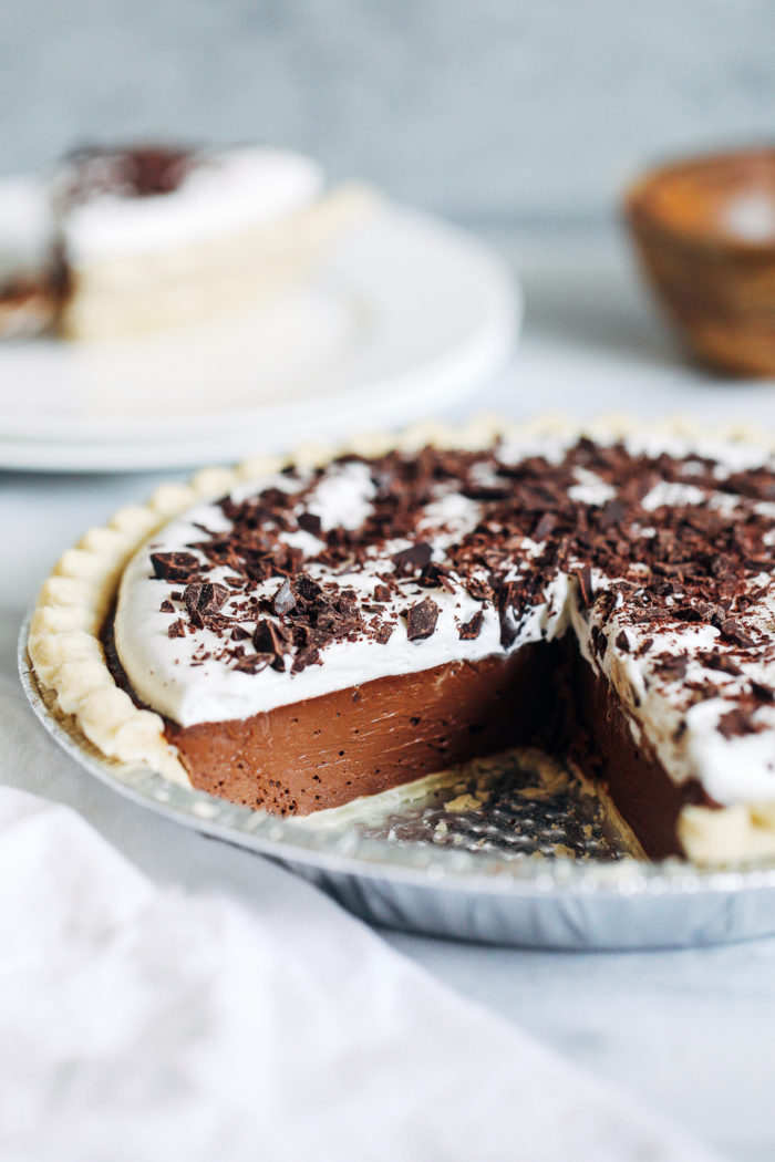 Vegan Silk Chocolate Pie- all you need is 7 ingredients to make this decadent chocolate pie! It's so silky and delicious, no one would ever guess it's dairy-free and soy-free!