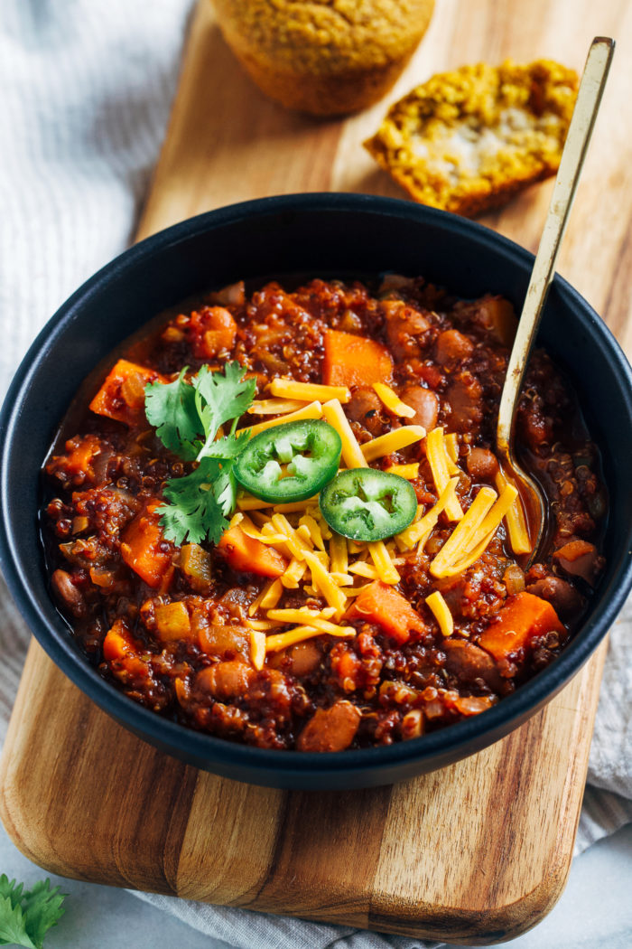 Butternut Squash Quinoa Chili- cooked in one pot, this hearty vegan chili is easy to make, nutritious and satisfying! (gluten-free)