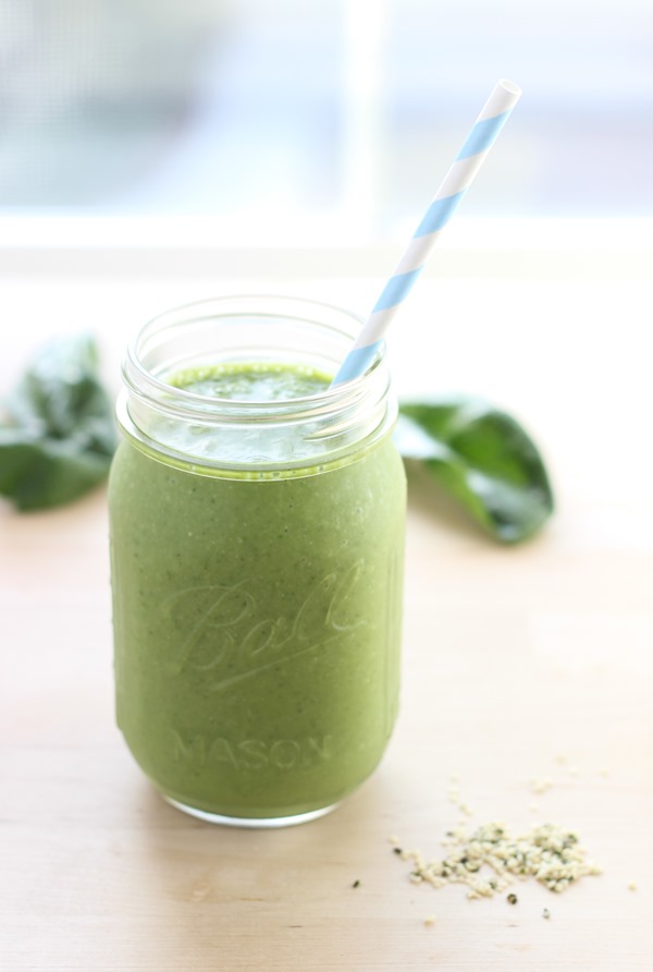 Super Green Protein Smoothie- made with a secret ingredient for an boost of natural energy! #cleaneating #detox