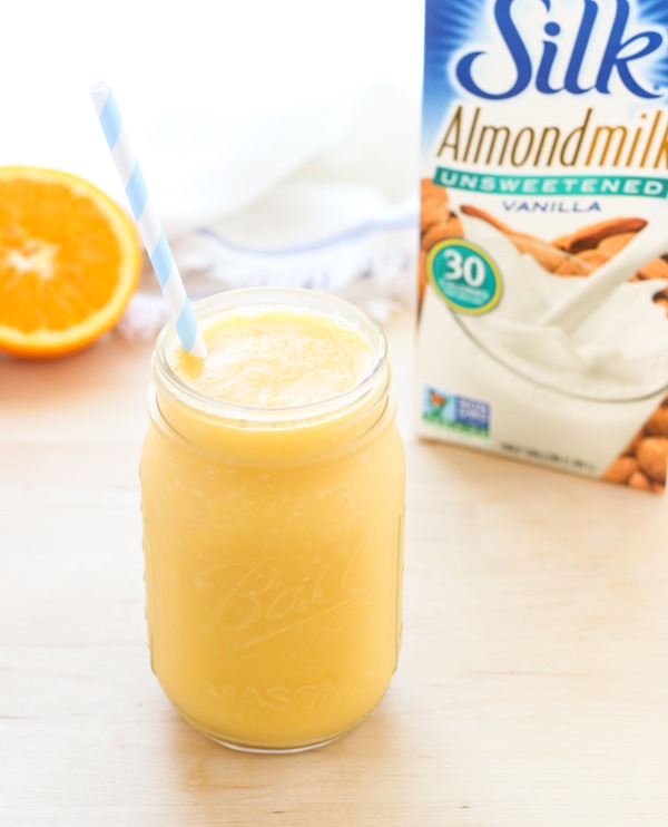 Fresh Orange Creamsicle Smoothie- just 2 ingredients to make this vegan smoothie that tastes just like a creamsicle!