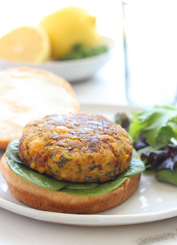 Vegan Mediterranean Chickpea Burgers- bursting with flavor from sundried tomatoes, lemon and spinach! #plantprotein #cleaneating