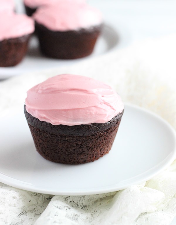 Best-Ever Chocolate Quinoa Cupcakes with Pink Frosting #glutenfree