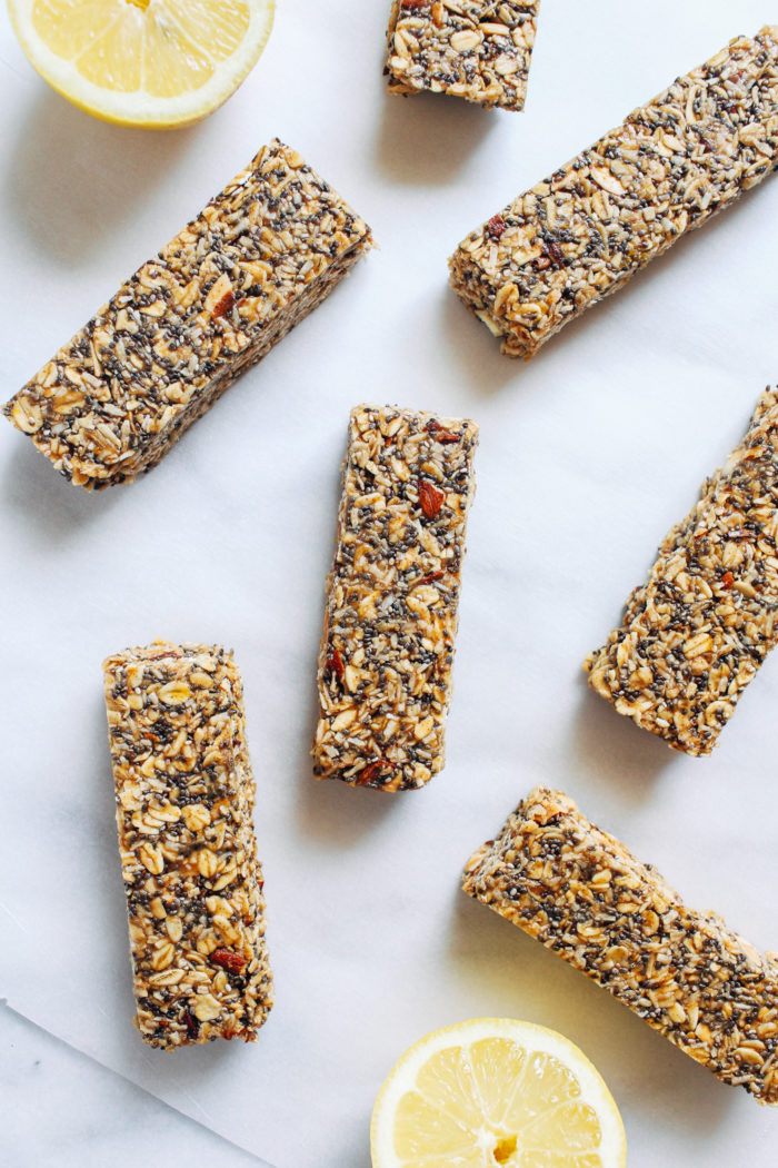 Honey Lemon Chia Granola Bars- made with rolled oats and crunchy almonds, these chewy granola bars are packed full of healthy fats and fiber! 