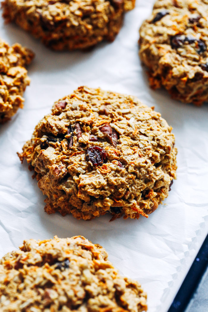 Morning Glory Breakfast Cookies- made with whole grain oatmeal, these breakfast cookies that are packed with flavors of a classic Morning Glory muffin! (vegan, gluten-free)