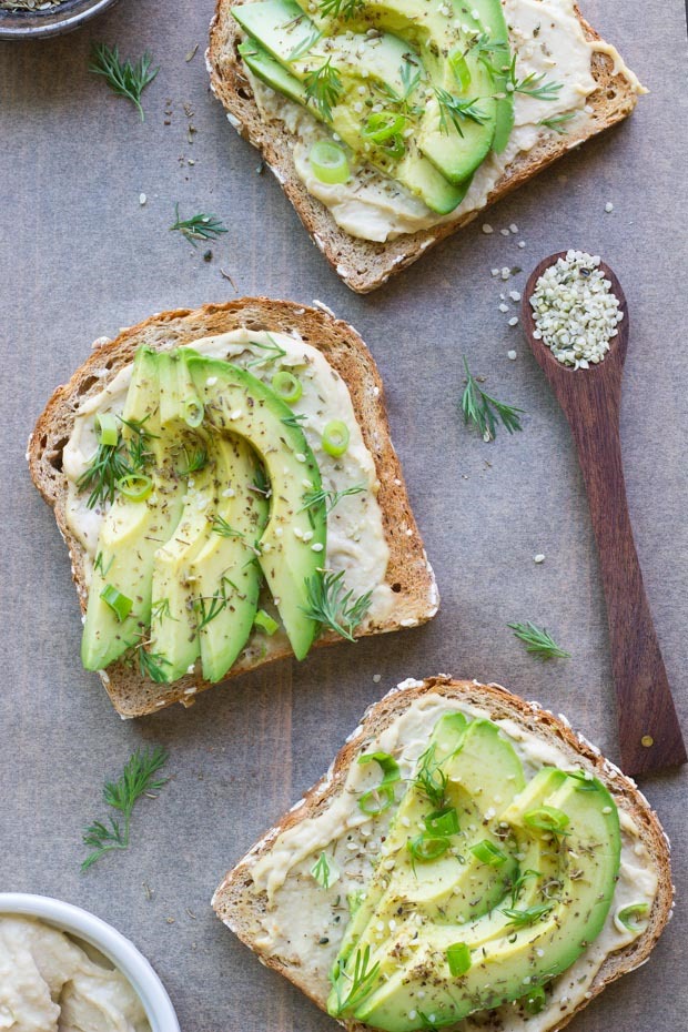 Avocado Hummus Toast with Fresh Dill and Za'atar | A crave-worthy combination that makes a delicious quick and healthy lunch. Sprinkle with hemp seeds for an extra boost of protein! {vegan}
