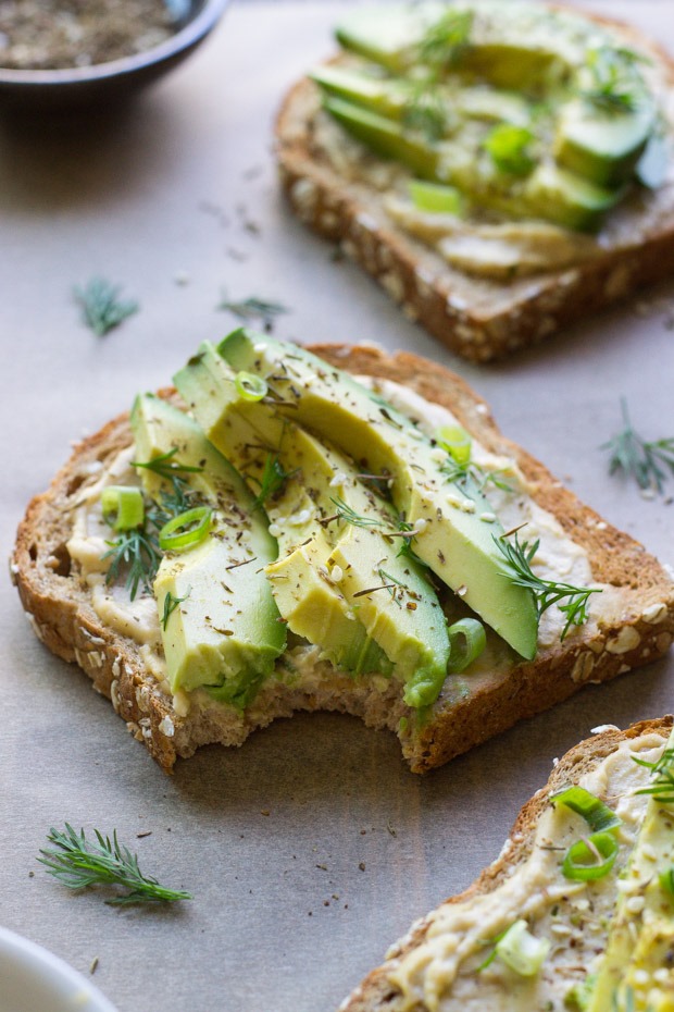 Avocado Hummus Toast with Fresh Dill and Za'atar | A crave-worthy combination that makes a delicious quick and healthy lunch. Sprinkle with hemp seeds for an extra boost of protein! {vegan}