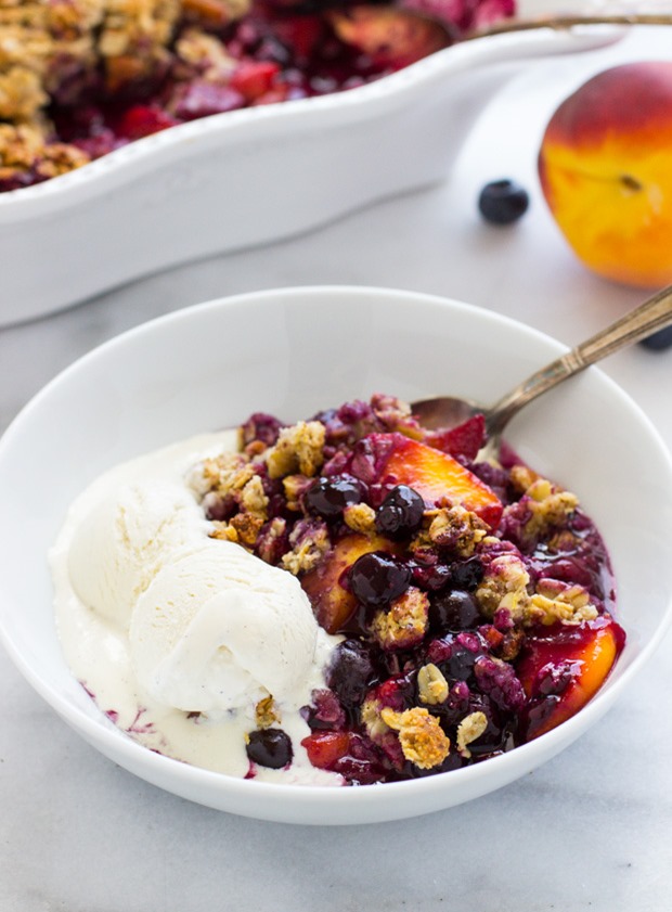 Blueberry Peach Oatmeal Crisp- made with whole grain oats and fresh fruit, this crisp is lightly sweetened and utterly delicious. Paired with vanilla ice cream, it makes for the perfect summer treat! (gluten-free, vegan-friendly)