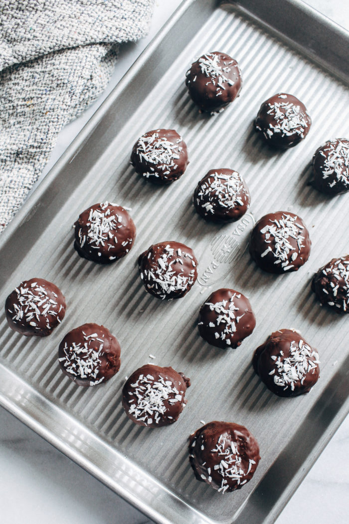 Dark Chocolate Almond Coconut Bites- all you need is 8 ingredients to make these decadent chocolate bites that taste just like an Almond Joy! 