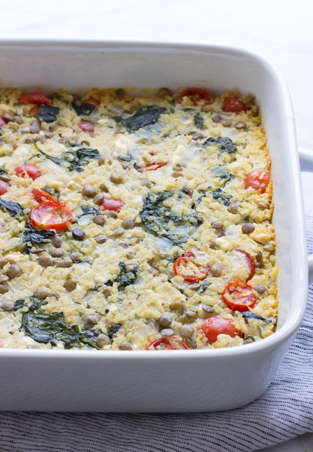 Mediterranean Quinoa Casserole is a healthy and flavorful dinner packed with protein! Less than 200 calories per serving! #vegetarian #glutenfree