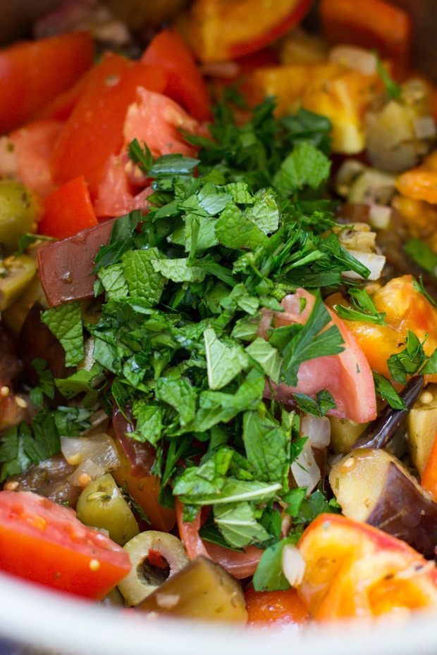 Pasta Caponata- a light Italian dish made with eggplant, tomatoes, peppers, olives and fresh herbs! #healthy #recipe