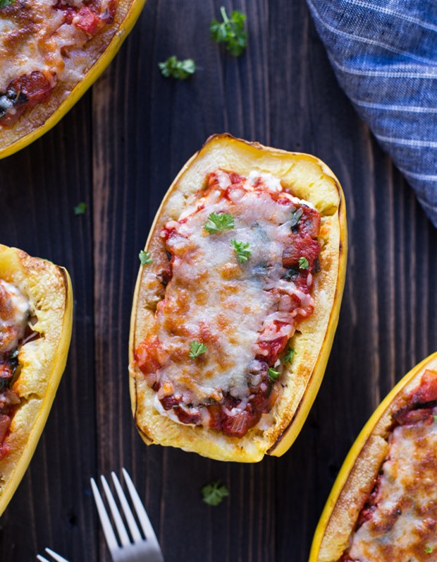 Spaghetti Squash Bowls stuffed with marinara, kale and cottage cheese make for a healthy and comforting meal that's high in protein and low in carbs! #glutenfree #grainfree