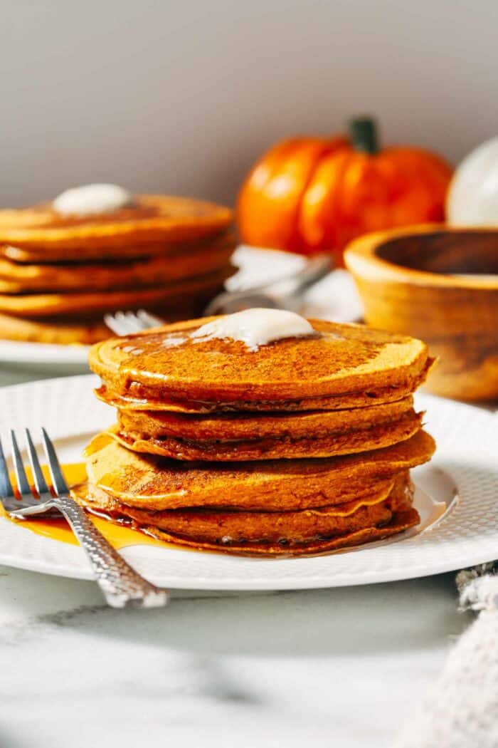These Heathy Oatmeal Pumpkin Pancakes make the perfect fall breakfast. Easy to make + they are gluten-free, dairy-free, refined sugar-free and oil-free!
