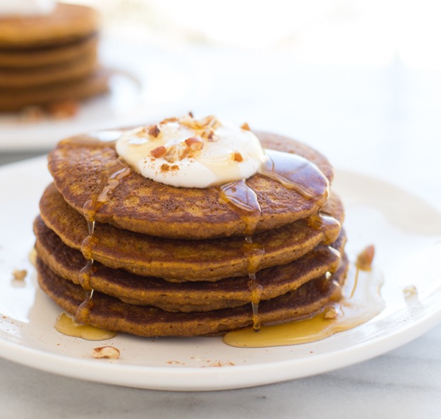 Gluten-free Pumpkin Pie Pancakes- tastes AMAZING and are made with healthy ingredients that will keep you full for hours!