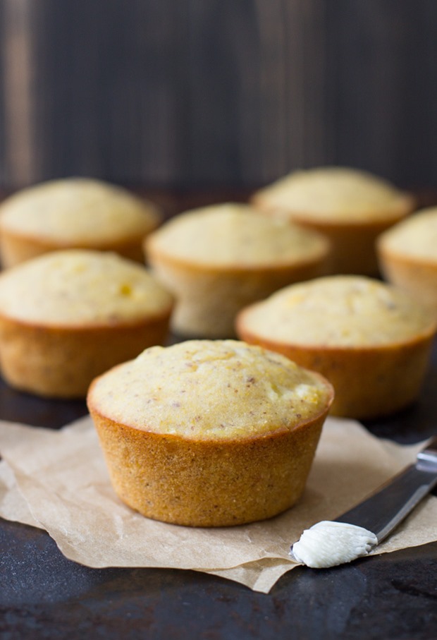 Vegan and Gluten-free Cornbread Muffins- naturally sweet and made without any starches or gums! #dairyfree #cleaneating