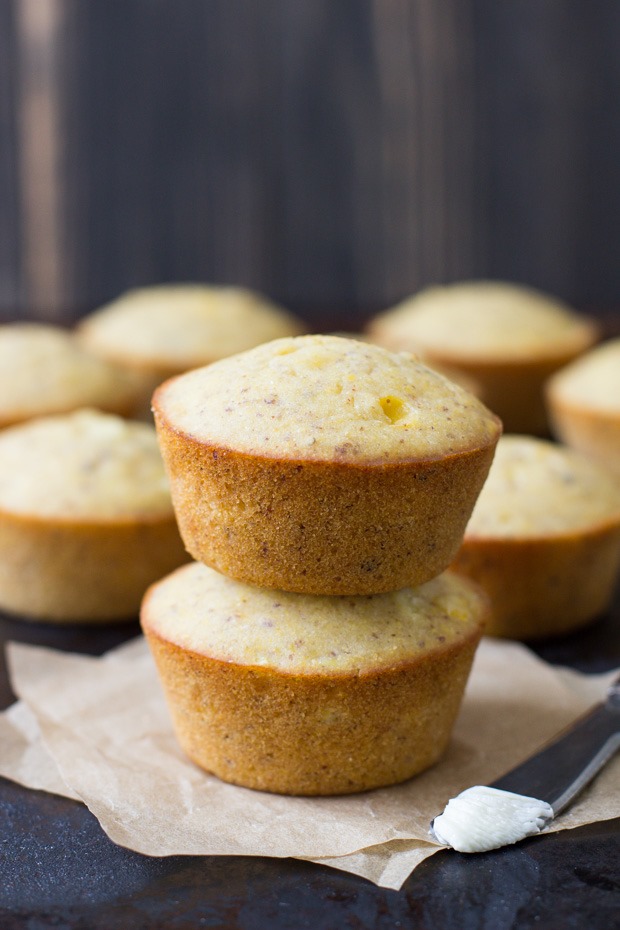 Vegan and Gluten-free Cornbread Muffins- naturally sweet and made without any starches or gums! #dairyfree #cleaneating