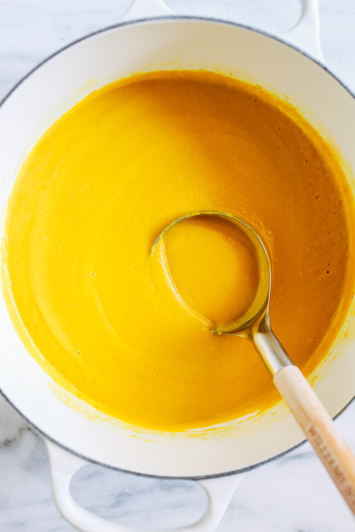 Roasted Acorn Squash and Apple Soup- blended with ground turmeric, ginger, and coconut milk, this healthy soup makes for the ultimate cozy and comforting meal! (vegan and gluten-free)
