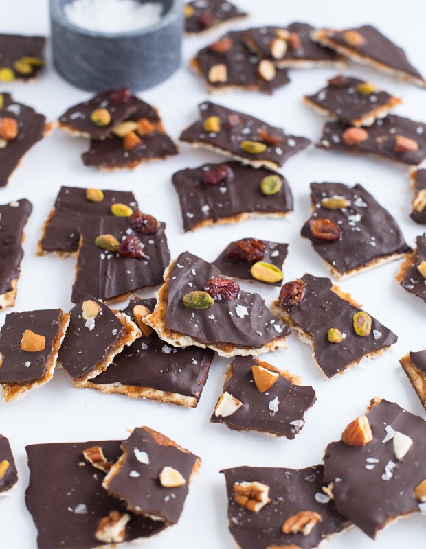 Matzo Bark- light and crispy matzo topped with salted date caramel and a thin layer of dark chocolate. So delicious and super easy to make! (vegan + gluten-free) #hanukkah