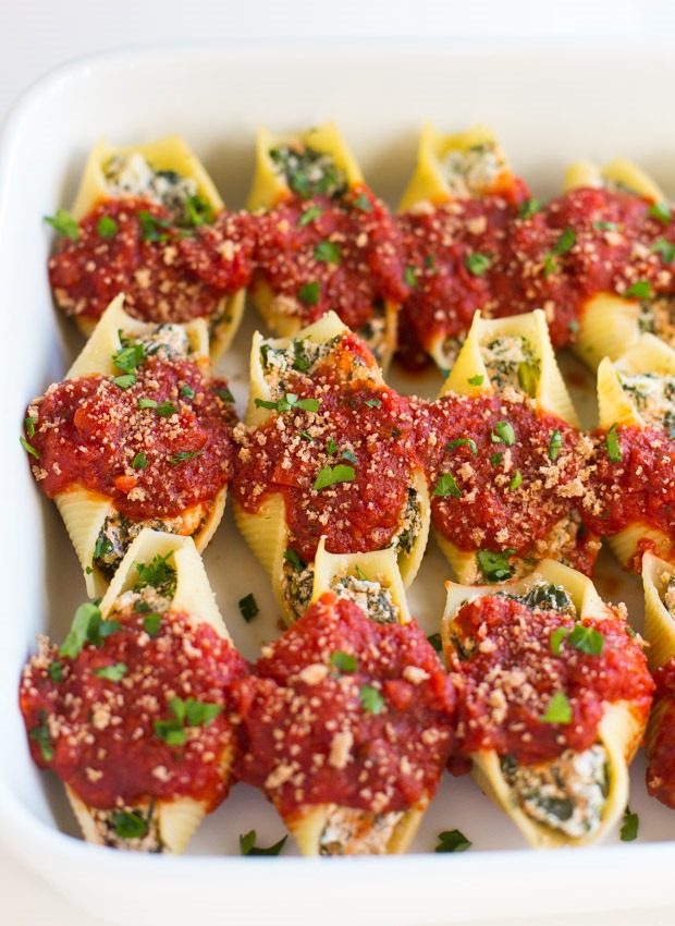 Cashew 'Ricotta' and Spinach Stuffed Shells- a delicious plant-based meal that everyone will love! Can be prepped a day in advance to help save time! (vegan)