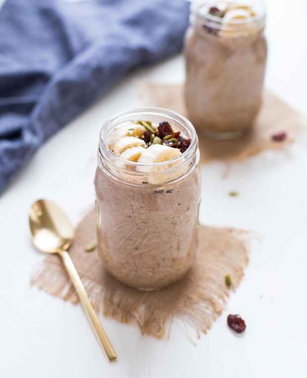 Overnight Slow Cooker Steel Cut Oats in a Jar- less than 5 minutes prep for a healthy and warm breakfast that's portable and ready-to-eat. Less than 200 calories per serving + packed with protein and fiber to keep you full all morning long! (vegan + gluten-free)