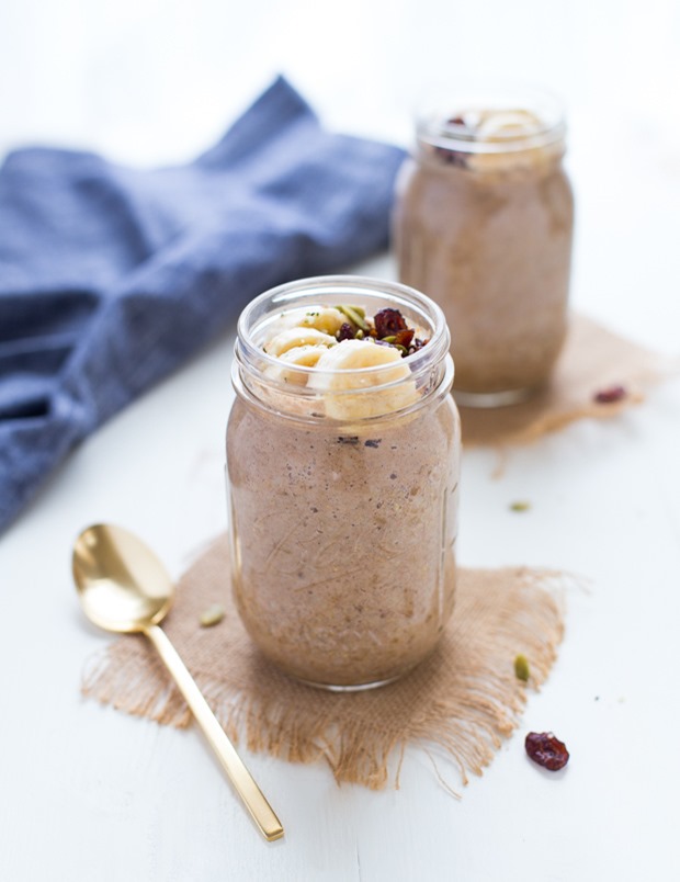 Overnight Slow Cooker Steel Cut Oats in a Jar- less than 5 minutes prep for a healthy and warm breakfast that's portable and ready-to-eat. Less than 200 calories per serving + packed with protein and fiber to keep you full all morning long! (vegan + gluten-free)