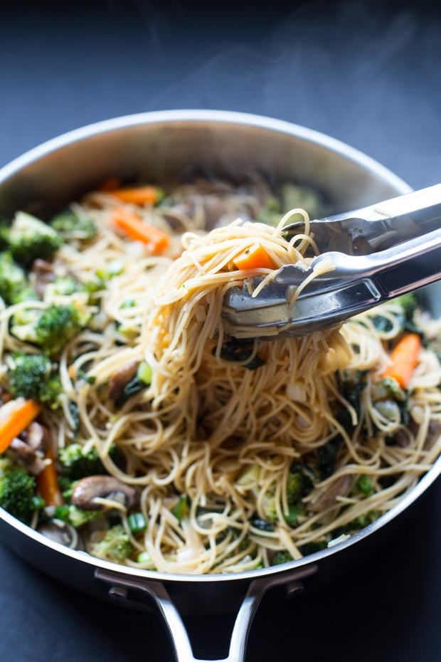 Easy Winter Vegetable Lo Mein- this is SO easy and packed full of healthy vegetables. It's less than 250 calories per serving!