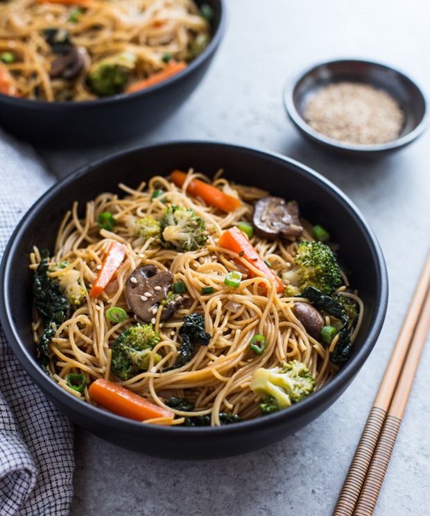 Easy Winter Vegetable Lo Mein- this is SO easy and packed full of healthy vegetables. It's less than 250 calories per serving!