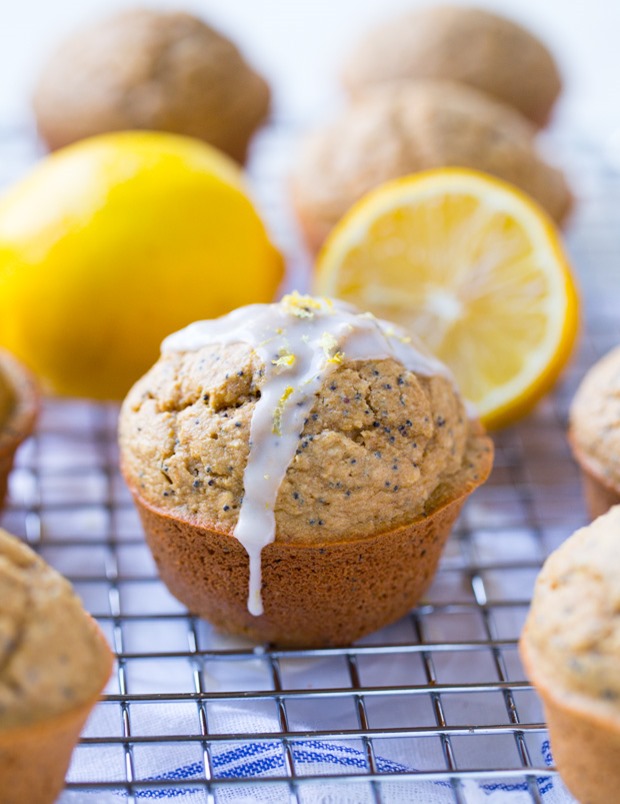 Flourless Lemon Poppy Seed Muffins- naturally sweet and perfectly moist + only 134 calories per muffin! (gluten-free, dairy-free and refined sugar-free)