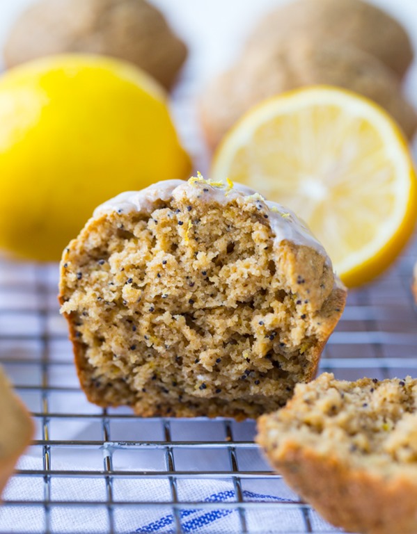 Flourless Lemon Poppy Seed Muffins- naturally sweet and perfectly moist + only 134 calories per muffin! (gluten-free, dairy-free and refined sugar-free)