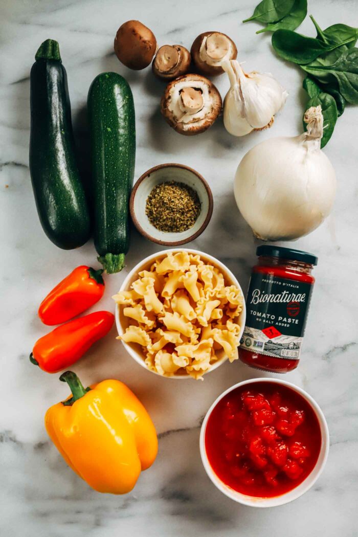 Vegetable Lasagna Soup- all of the deliciousness of a vegetable lasagna wrapped up in a warming and nourishing soup that's super easy to make. Each serving packs over 30 grams of protein! 