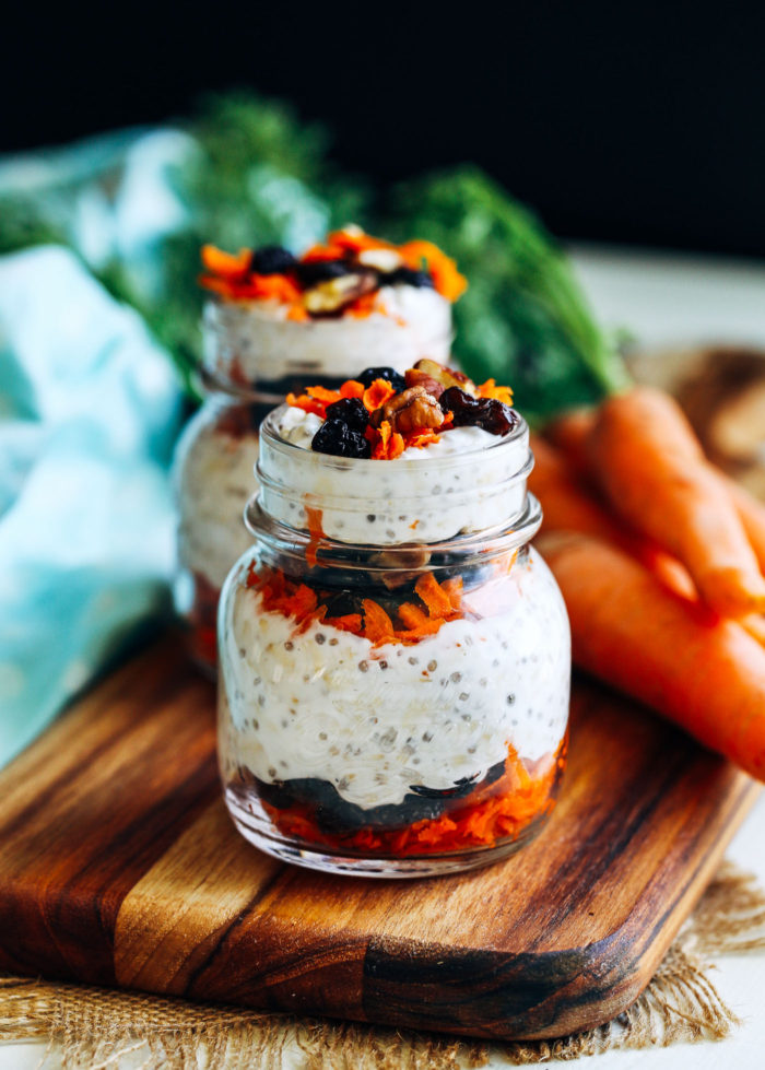 Overnight Carrot Cake Chia Oats- packed with fiber, protein and iron, these overnight oats taste just like carrot cake and will keep you full for hours! (vegan and gluten-free)