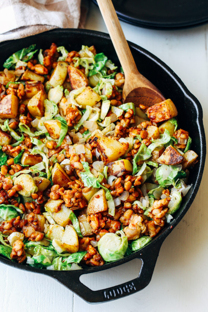 Smoky Maple Tempeh Hash with Brussels Sprouts- crumbled tempeh in a smoky maple dijon sauce, fresh shredded brussels sprouts and crispy yukon gold potatoes make for one incredibly delicious hash! (vegan + gluten-free)