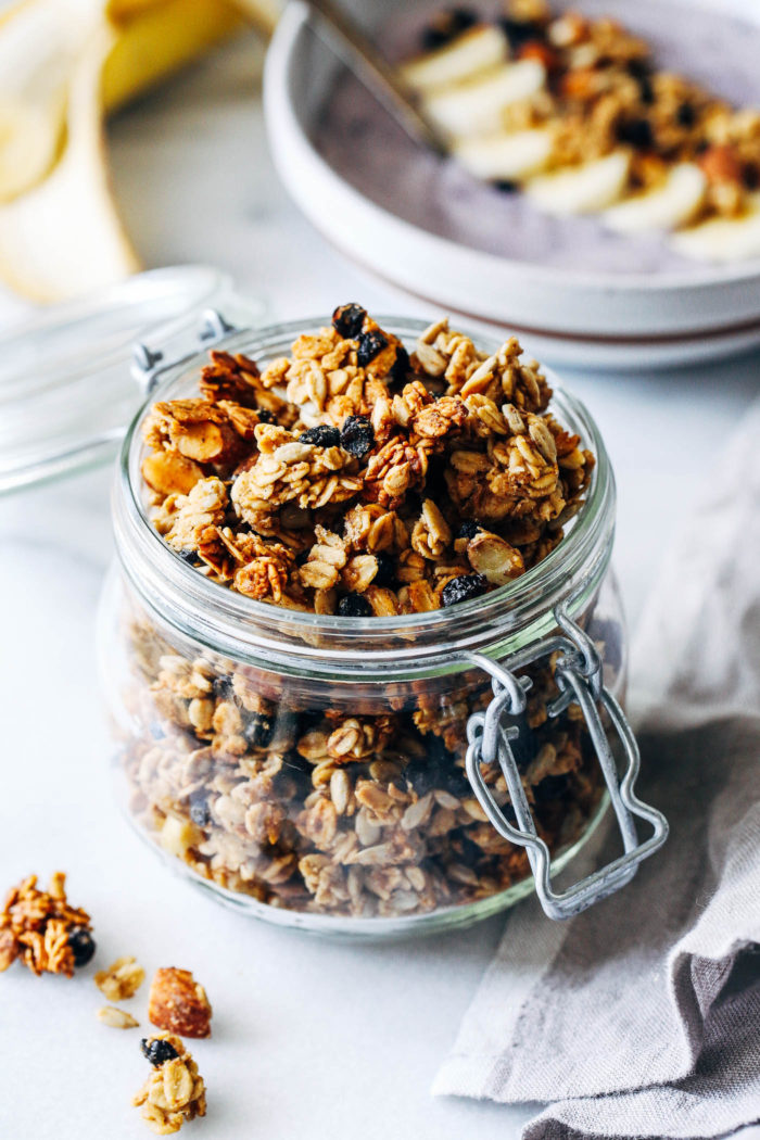 Chunky Blueberry Banana Granola- a naturally sweetened granola bursting with flavor from mashed banana, dried blueberries and almond butter. So chunky you would never guess it's made without oil! (vegan + gluten-free)