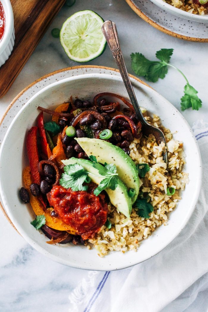 Cabbage Rice Fajita Bowls- just 30 minutes for a veggie-packed dinner that everyone will love! (vegan, gluten-free and grain-free)