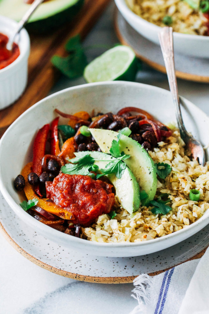 Cabbage Rice Fajita Bowls- just 30 minutes for a veggie-packed dinner that everyone will love! (vegan, gluten-free and grain-free)