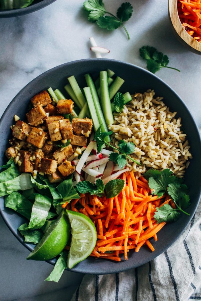Lemongrass Tofu Bowls- lemongrass marinated tofu is served with crisp vegetables, cilantro and fresh mint for a light and refreshing meal that's perfect for summer. (vegan + gluten-free)
