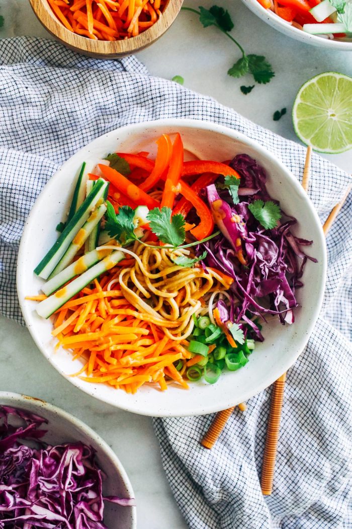 Peanut Soba Noodle Bowls- buckwheat noodles and crisp vegetables are tossed in a tangy peanut sauce for a light and satisfying meal that's packed full of Thai-inspired flavor. (vegan with gluten-free option) 