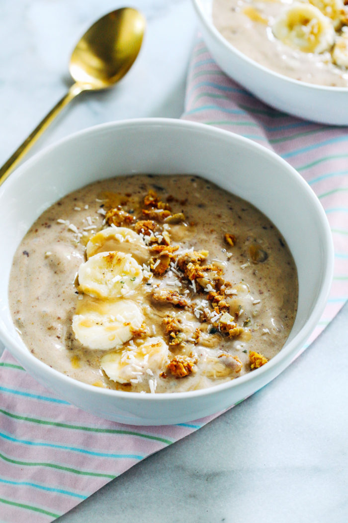 Tahini Date Smoothie Bowls- a thick and creamy smoothie bowl packed full of protein, vitamins, potassium, and magnesium! 