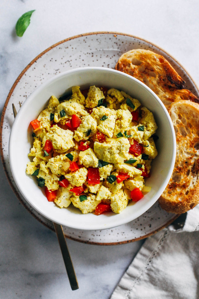 Easy Tofu Scramble- a healthy plant-based alternative to scrambled eggs that's packed full of flavor and protein. Just 8 ingredients to make!