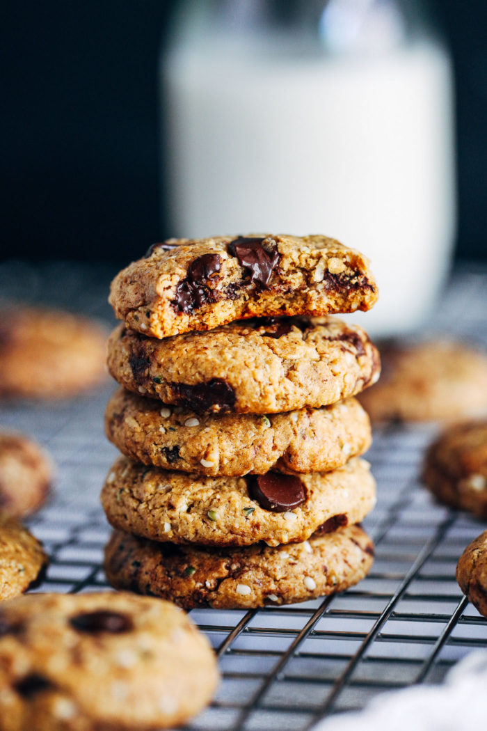 Flourless Almond Butter Protein Cookies- naturally sweetened and gluten-free, these cookies have a delightfully chewy texture. Each one packs in 4 grams of protein! (vegan)