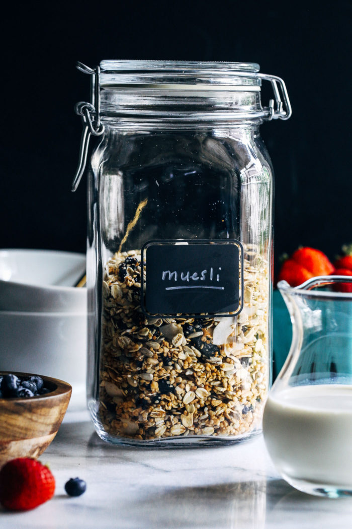 Blueberry Quinoa Muesli- packed full of protein and fiber, this quinoa muesli is sure to become your new favorite healthy breakfast! (vegan + gluten-free)