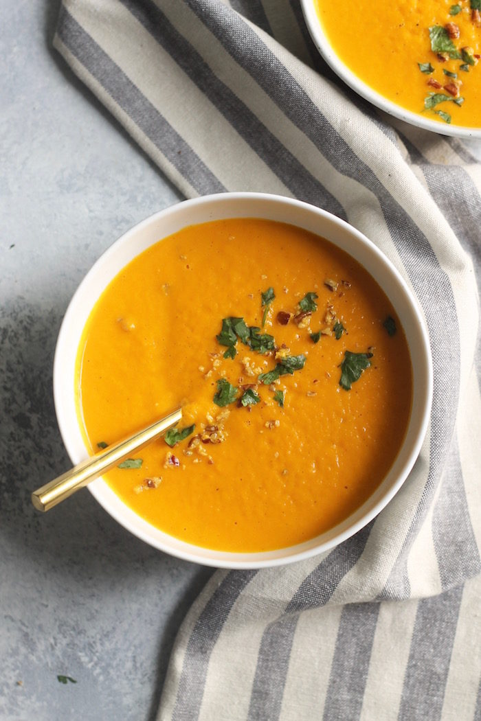 Glowing Carrot Ginger Soup from Hummusapien