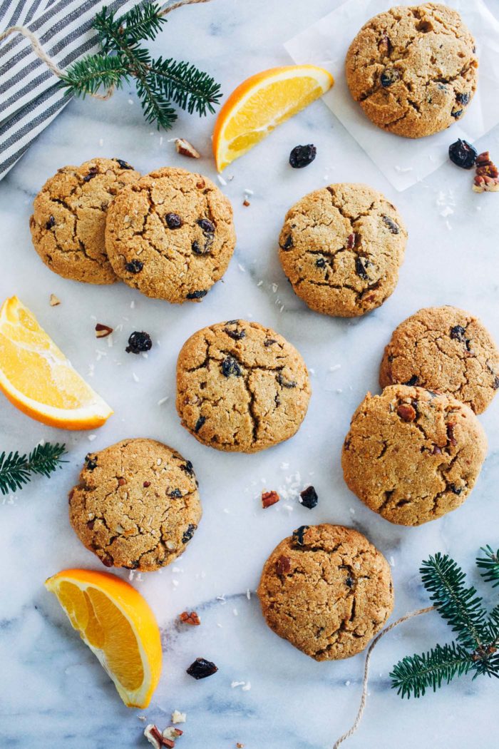 Grain-free Cranberry Orange Breakfast Cookies- made with almond and coconut flour, these cookies are thick, soft and bursting with flavor. (vegan and gluten-free)
